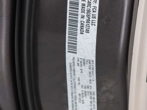 Used 2023 Chrysler Pacifica Touring-L image 33