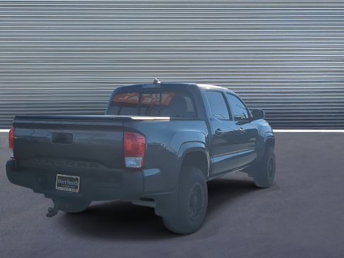 Used 2016 Toyota Tacoma image 3