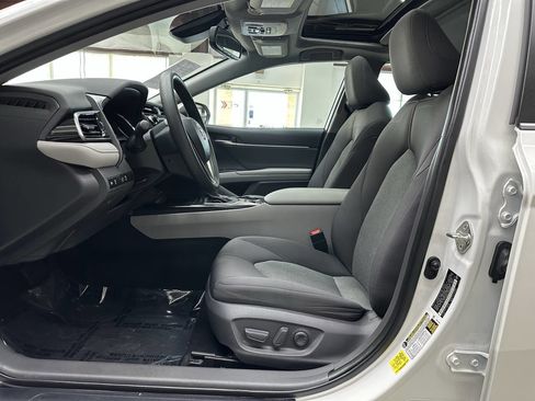 Used 2020 Toyota Camry LE image 11