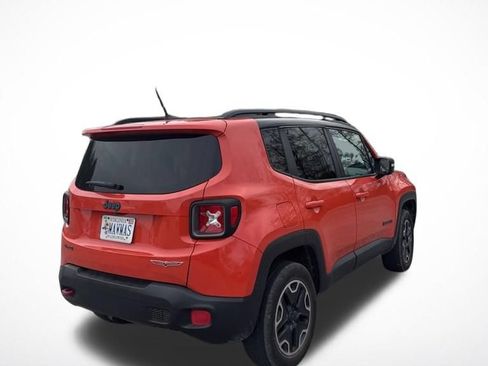Used 2017 Jeep Renegade Trailhawk AWD/4WD image 3