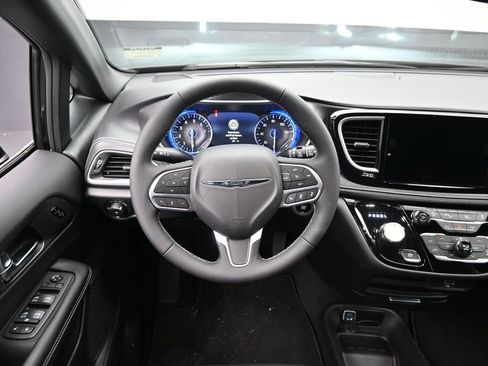 New 2026 Chrysler Pacifica Select AWD/4WD image 18