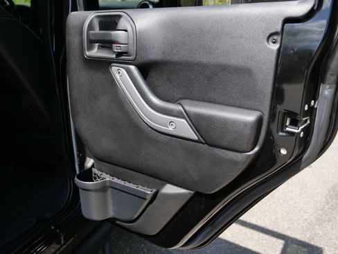 Used 2015 Jeep Wrangler Unlimited Sahara w/ Connectivity Group AWD/4WD image 39