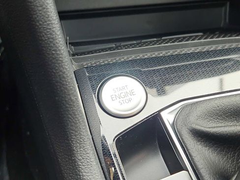 New 2025 Volkswagen Taos SE image 12