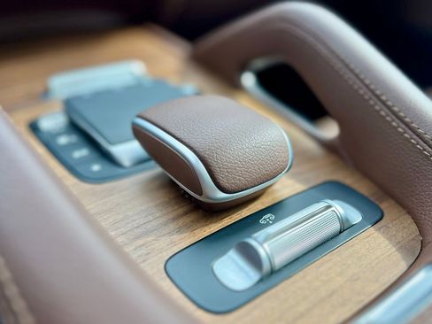 Used 2024 Mercedes-Benz GLS 450 4MATIC image 13