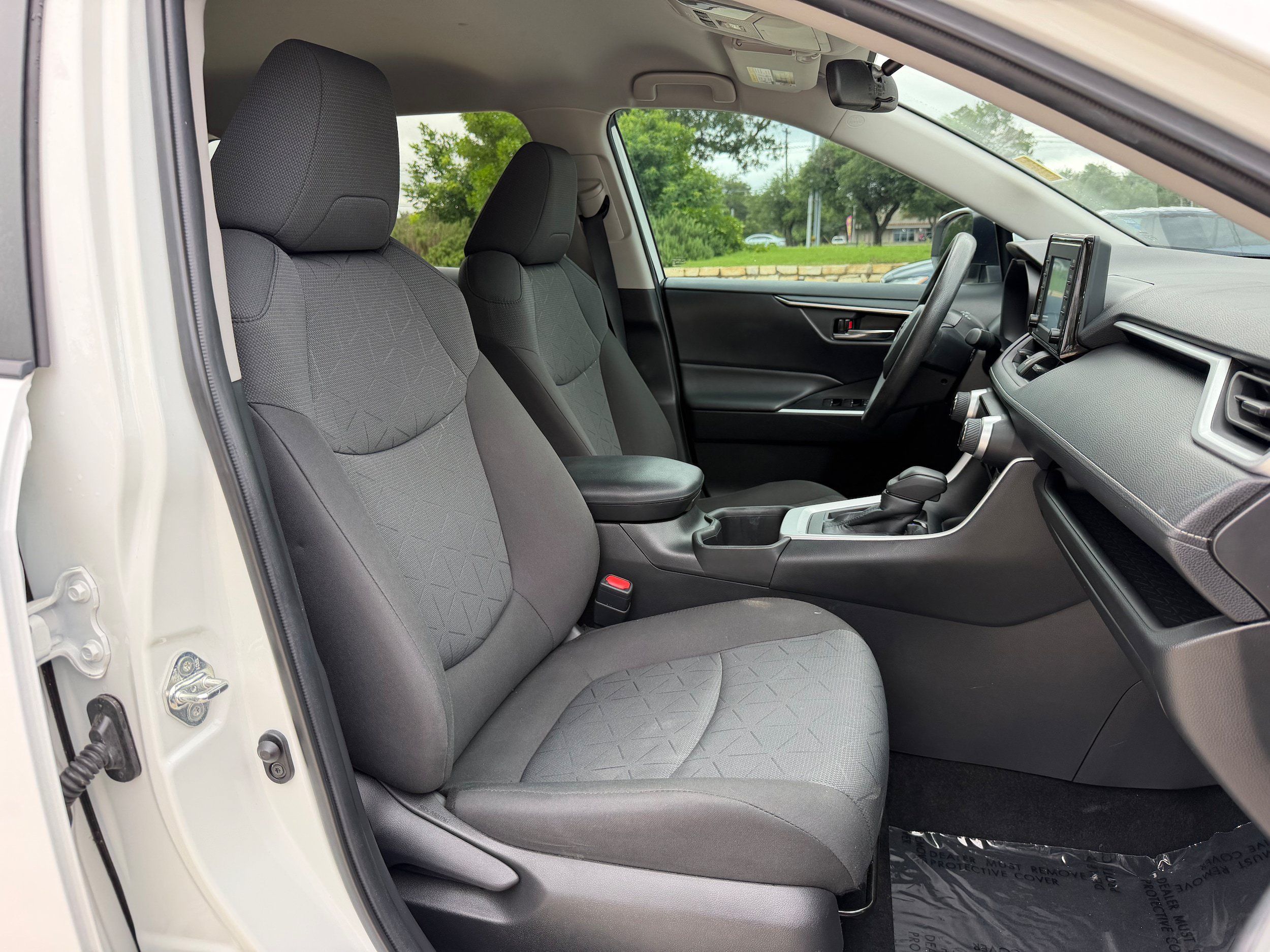 Used 2022 Toyota RAV4 XLE FWD image 10