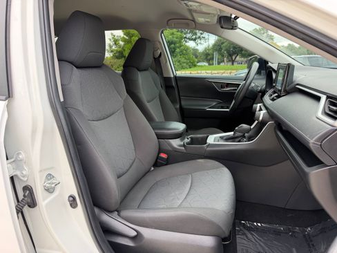 Used 2022 Toyota RAV4 XLE FWD image 10