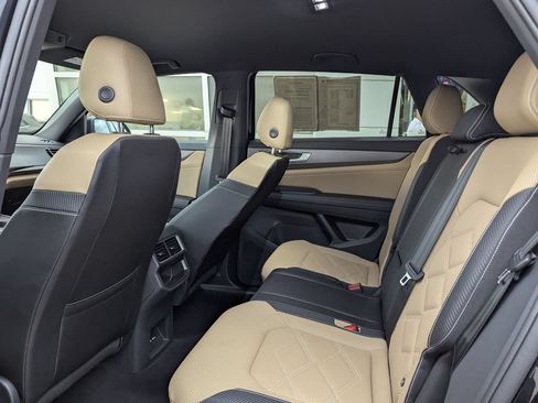 Certified 2025 Volkswagen Atlas Cross Sport SE FWD image 16