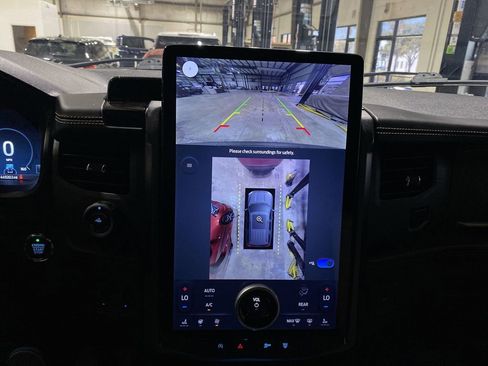 Used 2023 Ford Expedition Platinum image 6