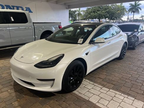 Used 2022 Tesla Model 3 Standard Range RWD image 1
