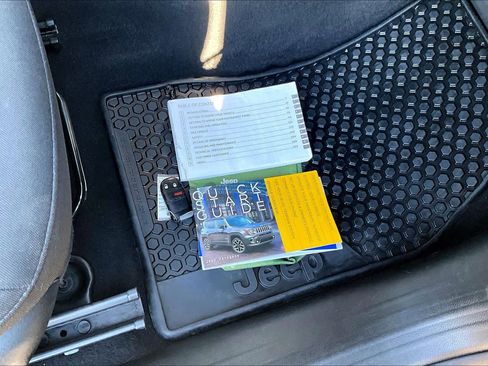 Used 2023 Jeep Renegade Latitude image 20