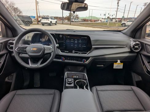 New 2026 Chevrolet Equinox LT w/ Convenience Package II image 8