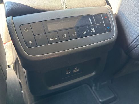 Used 2025 Nissan Pathfinder SV FWD image 22