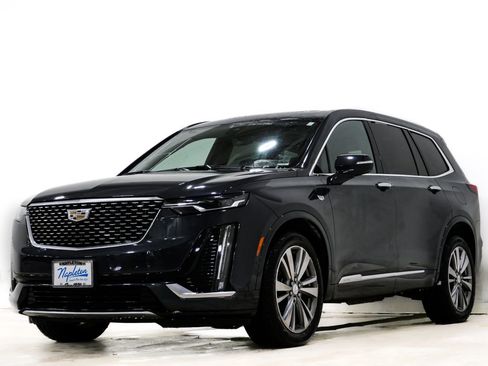 Used 2022 Cadillac XT6 Premium Luxury w/ Technology Package image 3