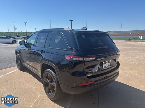 Used 2023 Jeep Grand Cherokee Limited w/ Black Appearance Package AWD/4WD image 5