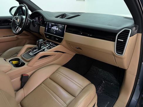 Used 2019 Porsche Cayenne S AWD/4WD image 22
