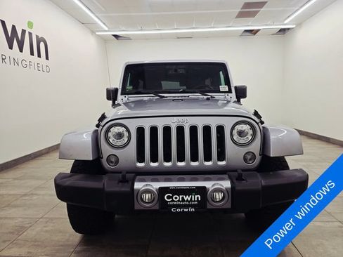 Used 2018 Jeep Wrangler Unlimited Sahara w/ Connectivity Group AWD/4WD image 8