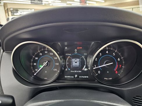 Used 2018 Jaguar F-PACE Premium image 31