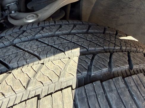 Used 2022 Chevrolet Suburban LT image 5