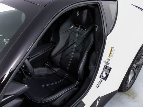 Certified 2025 Ferrari 12Cilindri RWD image 6