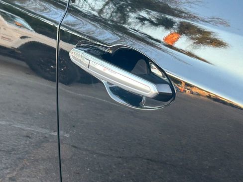 Used 2017 Cadillac XT5 Luxury w/ Driver Awareness Package image 18