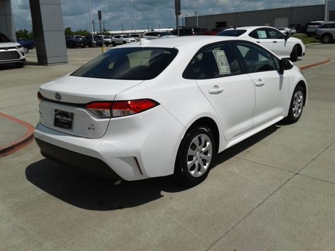 Used 2025 Toyota Corolla LE FWD image 7