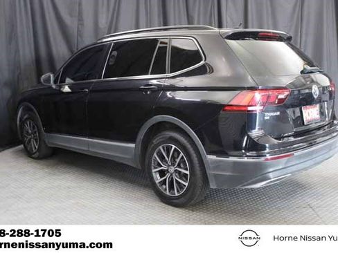 Used 2020 Volkswagen Tiguan SE w/ Panoramic Sunroof Package image 15