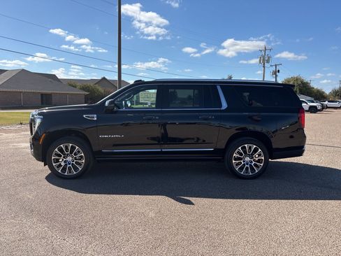 New 2026 GMC Yukon XL Denali w/ Denali Reserve Package AWD/4WD image 2
