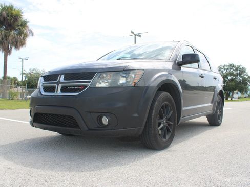 Used 2019 Dodge Journey SE w/ Connectivity Group FWD image 4