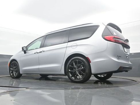 New 2026 Chrysler Pacifica Select image 48