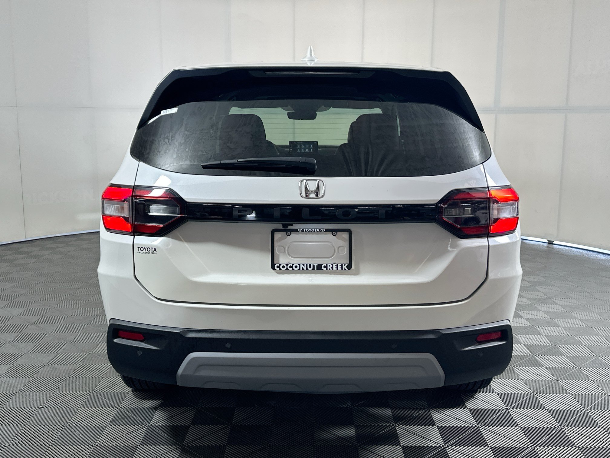 Used 2023 Honda Pilot EX-L image 4