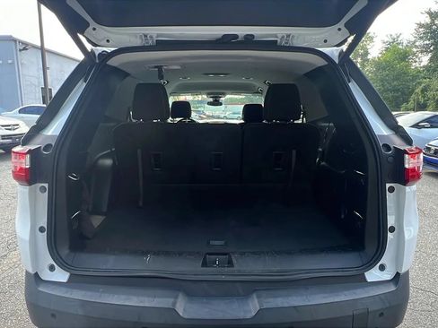 Used 2020 Chevrolet Traverse LT w/ Driver Confidence II Package AWD/4WD image 10