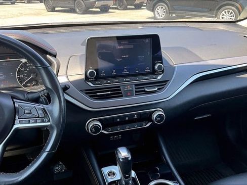 Used 2024 Nissan Altima 2.5 SR FWD image 9