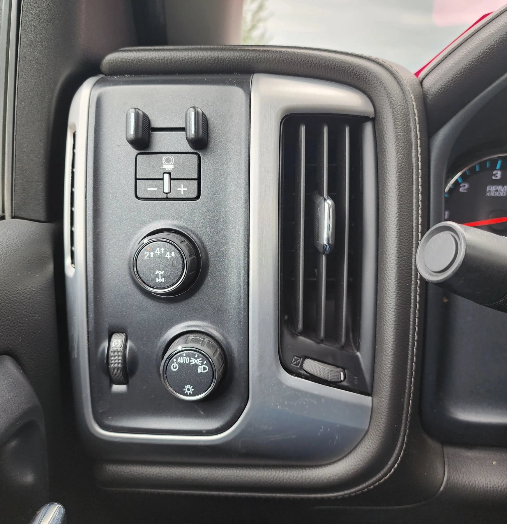 Used 2019 GMC Sierra 2500 SLE w/ Suspension Package, Off-Road AWD/4WD image 25