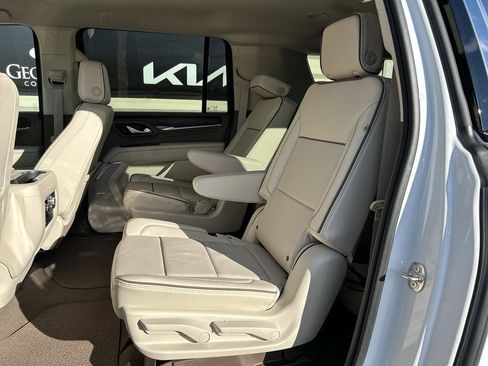 Used 2024 GMC Yukon XL Denali AWD/4WD image 13