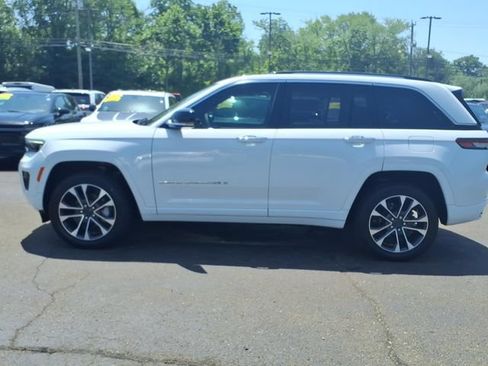 Certified 2023 Jeep Grand Cherokee Overland w/ Luxury Tech Group IV AWD/4WD image 4