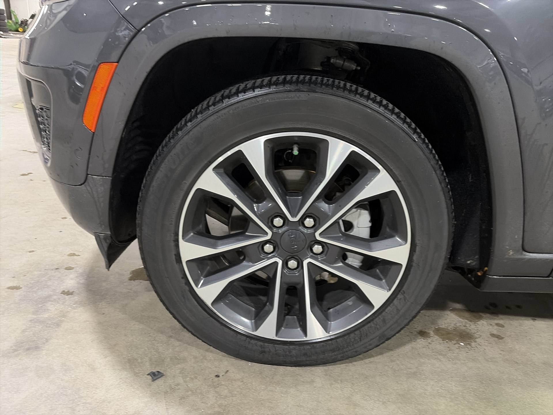 Used 2022 Jeep Grand Cherokee Overland w/ Adv Protech Group III AWD/4WD image 34