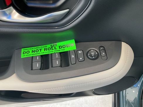 New 2026 Honda HR-V LX image 5