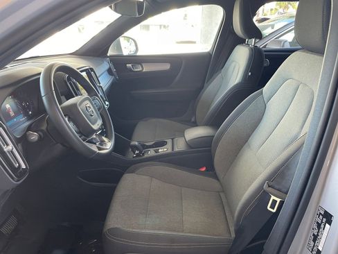 Used 2024 Volvo XC40 B5 Core image 29