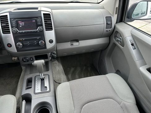 Used 2015 Nissan Frontier SV image 17