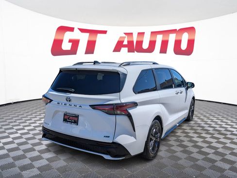 Used 2025 Toyota Sienna XSE AWD/4WD image 4