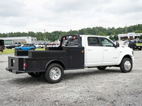New 2026 RAM 4500 4x4 Crew Cab DRW w/ Laramie Trim Package image 23