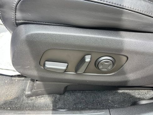 Certified 2023 Kia Carnival SX FWD image 12