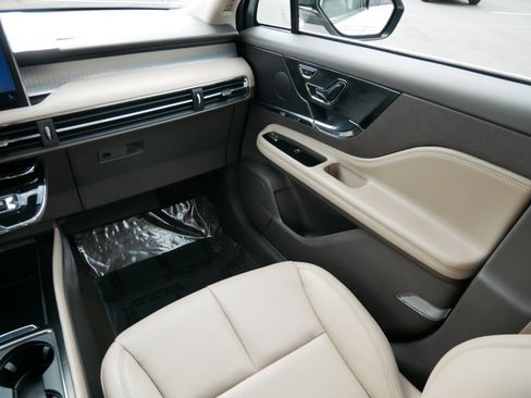 Used 2023 Lincoln Corsair FWD w/ Equipment Group 101A image 11