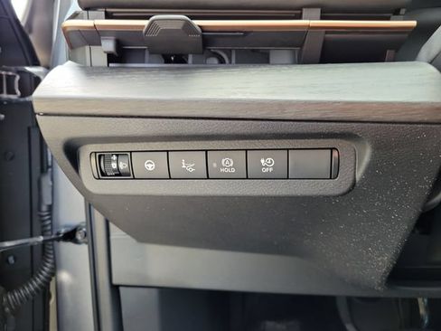 Used 2024 Nissan Ariya AWD image 21