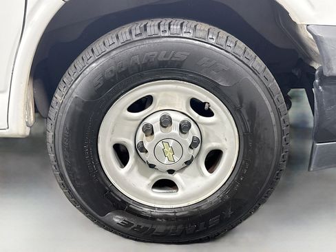 Used 2021 Chevrolet Express 2500 RWD image 27