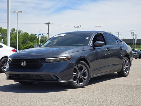 Used 2023 Honda Accord EX image 2