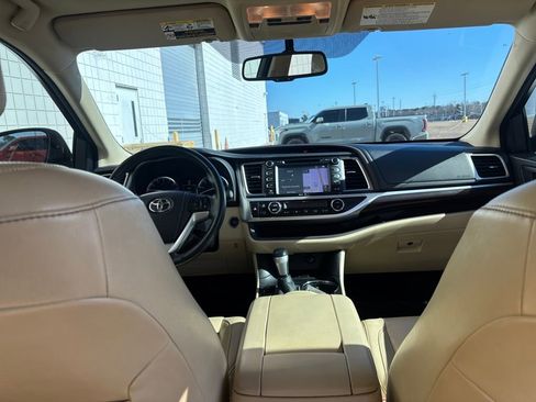 Used 2015 Toyota Highlander Limited image 31