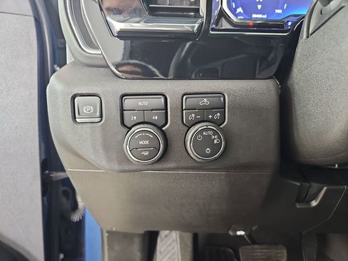 Used 2024 Chevrolet Silverado 1500 LT AWD/4WD image 31