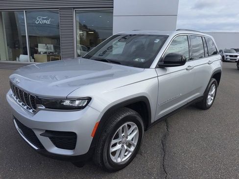 Used 2024 Jeep Grand Cherokee Laredo X w/ Trailer Tow Package image 9