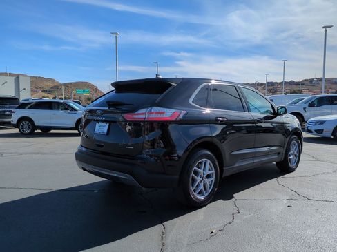 Used 2023 Ford Edge SEL image 3